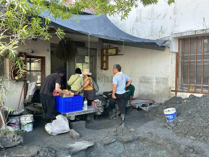 進入楊家整理幻燈片。