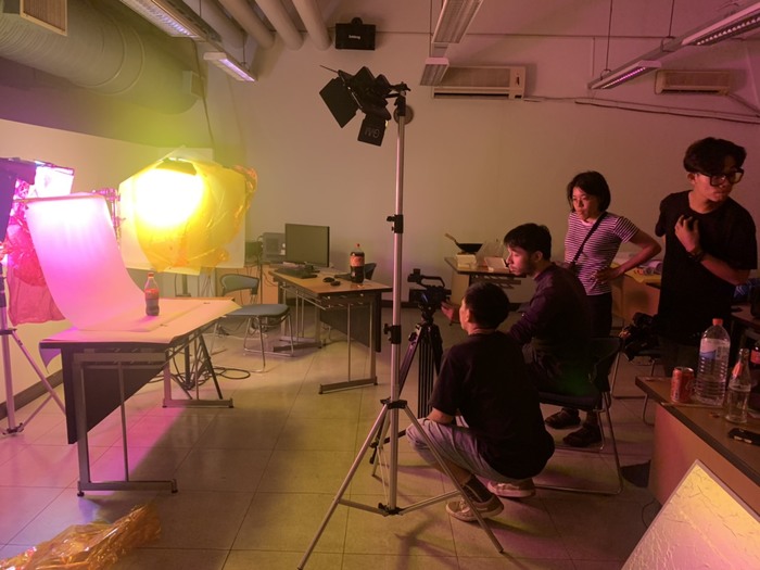 同學們進行短片的拍攝作業。