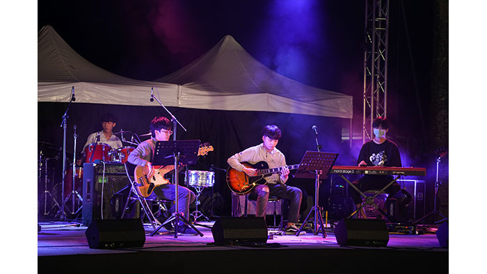 吉他：涂育閔 貝斯：何彥霆 鍵盤：余紀諺 鼓手：劉季璋