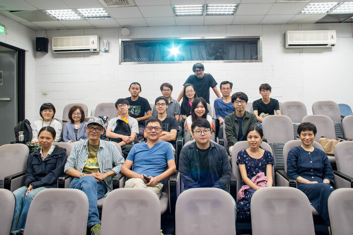 越南河內戲劇與電影學院老師與同學合影