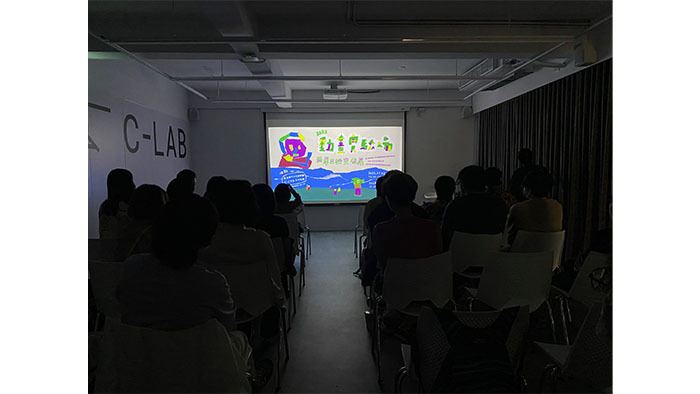 放映現場實況。