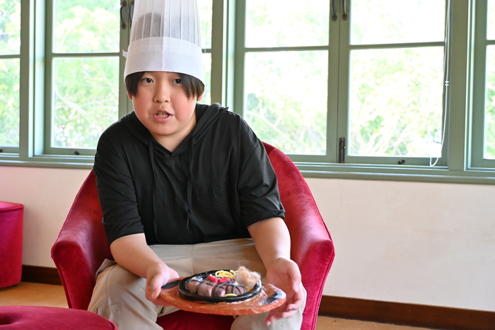 小當家與完成的料理作品圖片