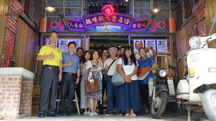 9/7展覽開幕於嘉義大林翹嘴秋茶室合影