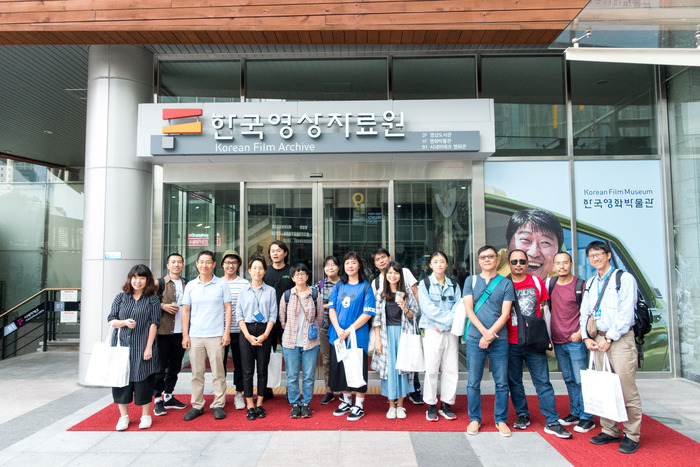 韓國電影資料館（Korean Film Archive）首爾館合影。攝影／何彥廷