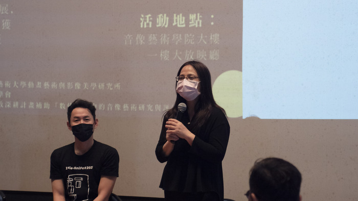 陳齡慧所長致詞，並主持論壇